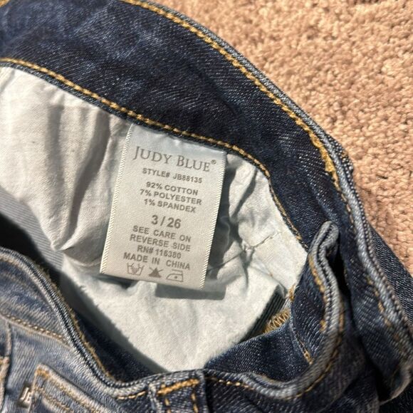 Judy blue! Dark stretchy relaxed denim size 3 like new - Picture 3 of 9
